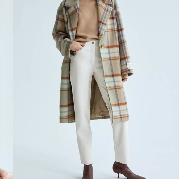 Bundle of Wilfred Cyprie Sweaters in Oxford Tan and Gray - Picture 7 of 15